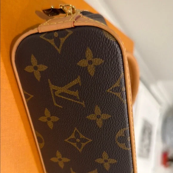 Louis Vuitton Mini Bag in Brown Monogram - Picture 4 of 11